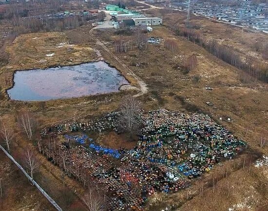 Полигоны химических отходов. Свалка химических отходов. Токсичные отходы красный бор. Полигон токсичных промышленных отходов «красный бор». Свалка радиоактивных отходов в красном бору.