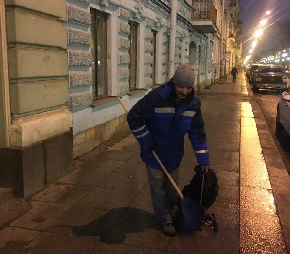 ЖКС центрального района. ЖКС-2 центрального района СПБ. Узкие тротуары в Санкт Петербурге. Суворовский проспект 60 Жилкомсервис.