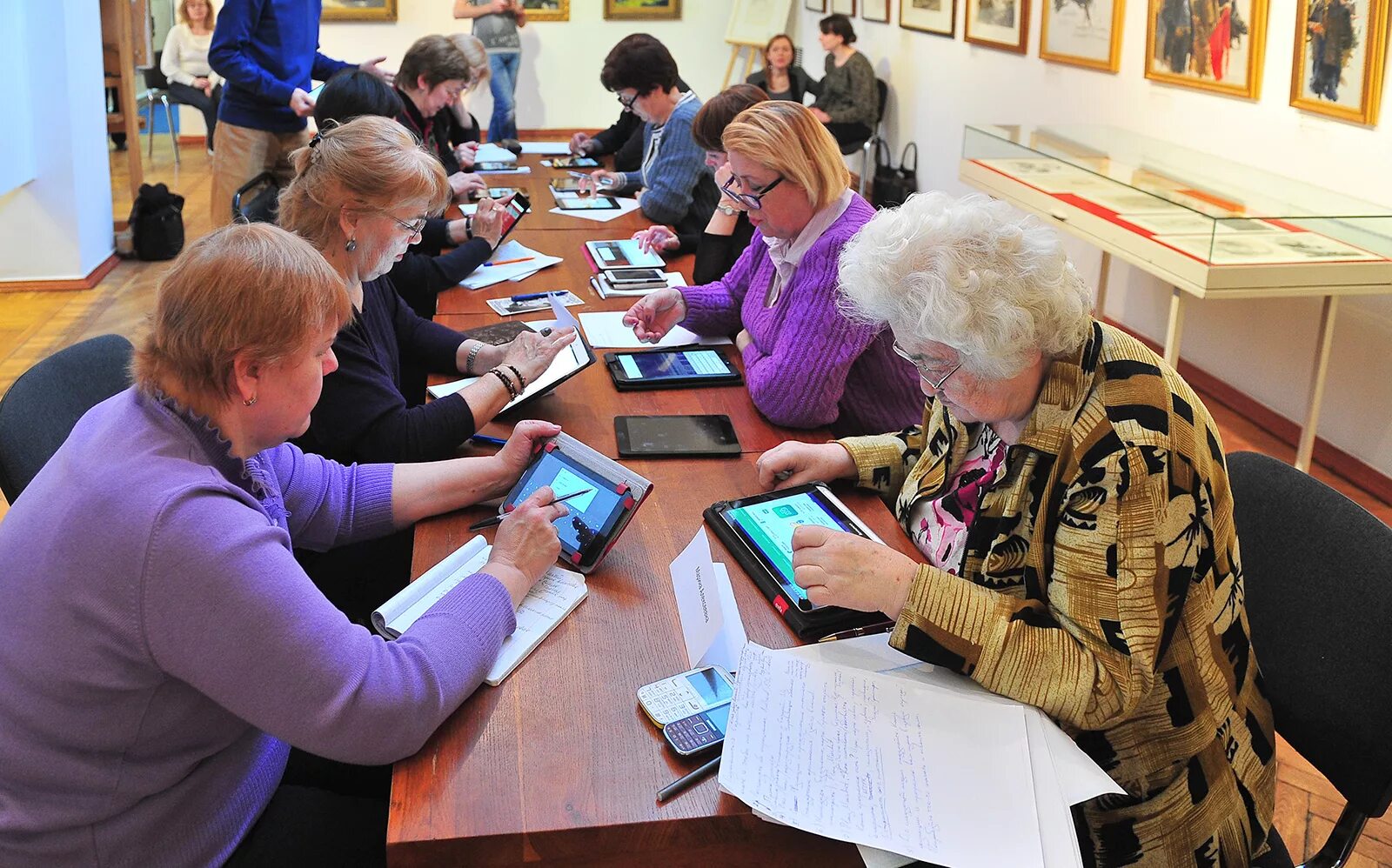 Библиотека старшему поколению. Проекты для пенсионеров. Проект для пожилых людей. Социальный проект для пожилых людей. Образование для пожилых.