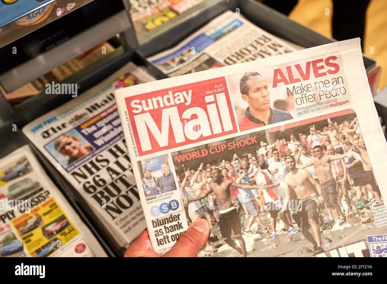 Sunday newspapers. The mail on Sunday. Газета из почты. Morning newspaper mail. Sunday mail Beat the Squeeze.