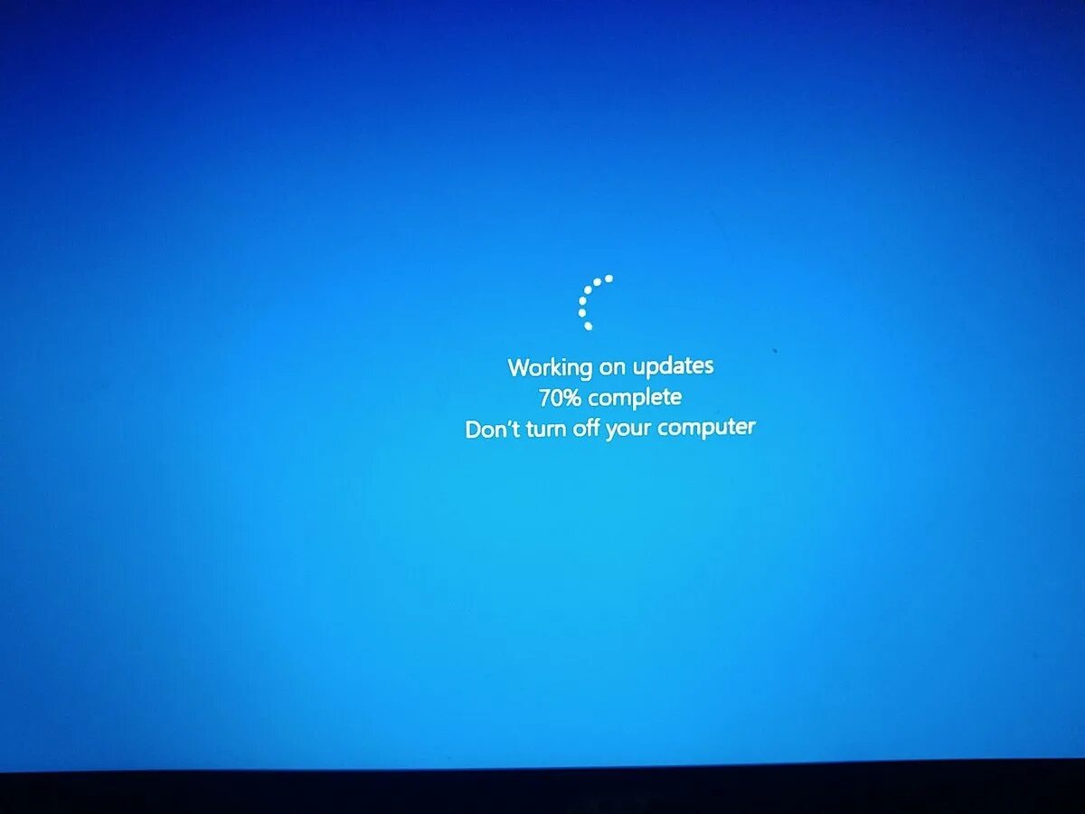 Обновление виндовс. Обновление Windows 10. Обновление Windows не выключайте компьютер. Обновление компьютера виндовс 10. Завис экран перезагрузки