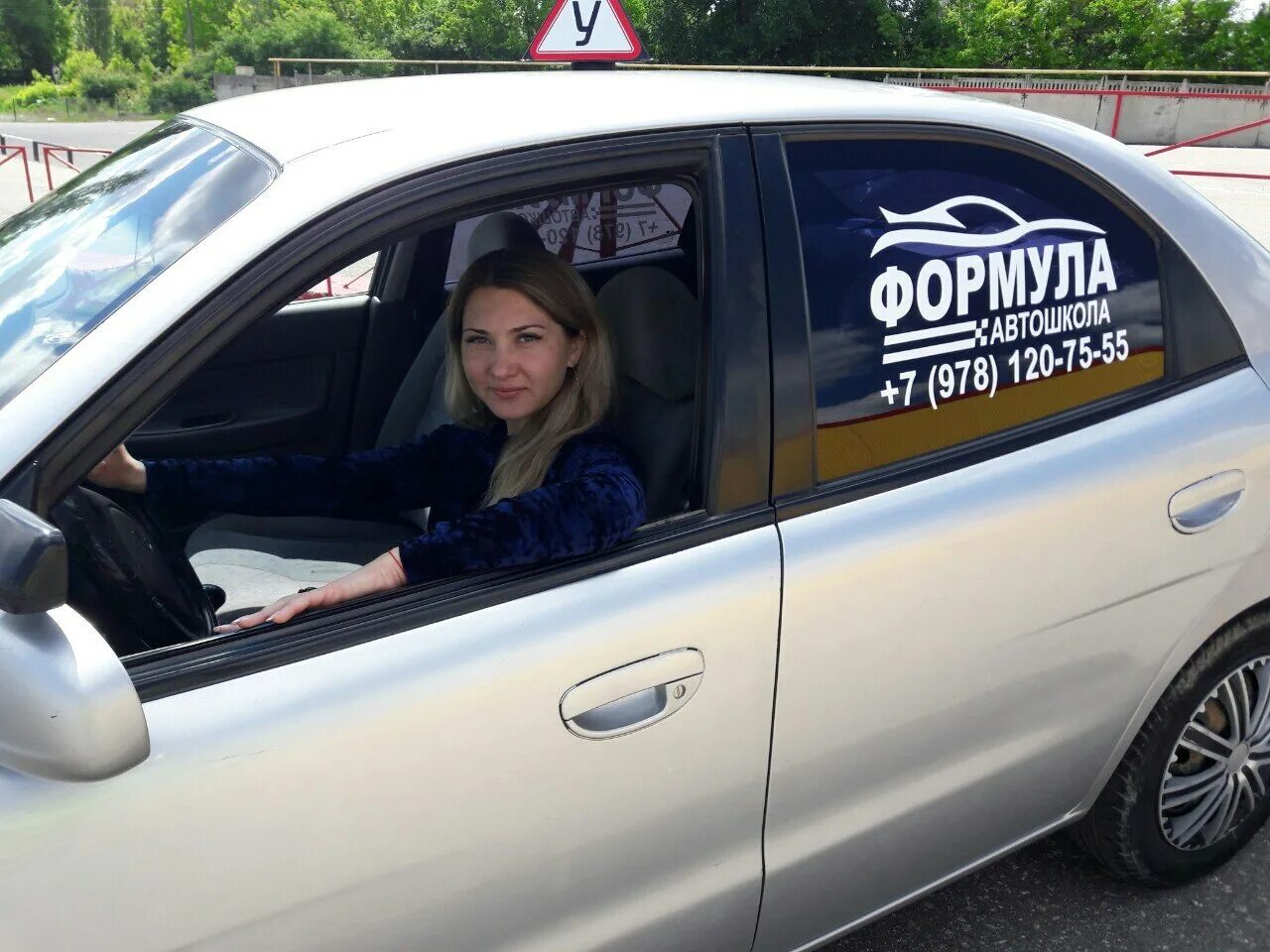 Изотов сергей анатольевич инструктор. Лучшие автошколы тюмени. Инструктор автошколы. Инструктор автошколы. Инструкторы формулы.