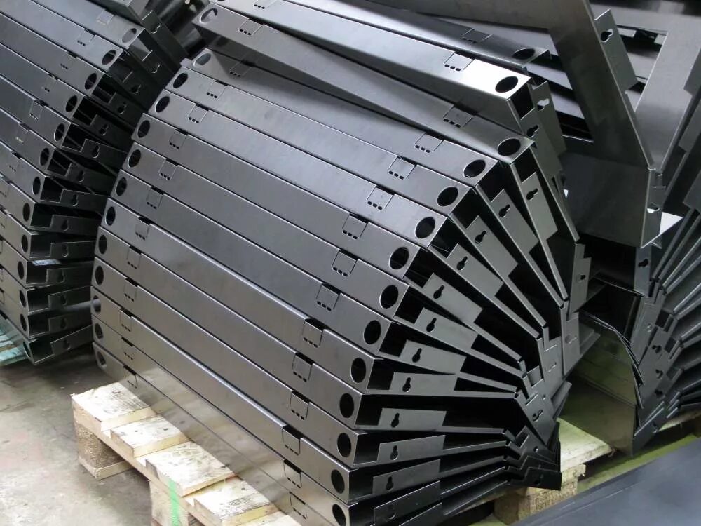 Производство металлических изделий и заготовок. Футеровочные пластины hardox 450 для ковшей. Изготовление металл екатеринбург. Металлические изделия из листового металла на продажу. Нестандартные металлические изделия.