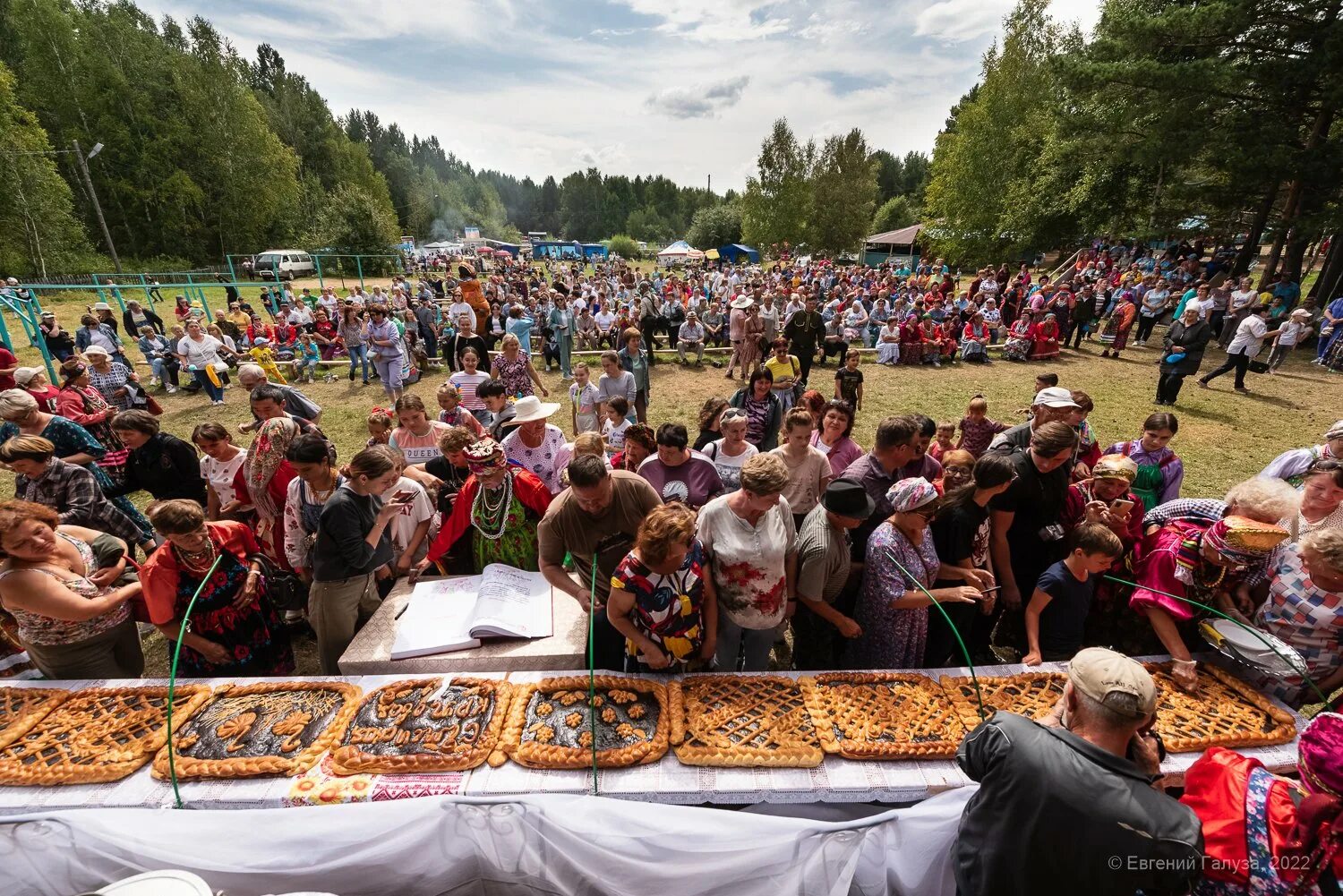 Погода чикой забайкальский край красный на неделю. Семейская круговая красный Чикой 2022. Фестиваль Семейская круговая 2022. Село красный Чикой Красночикойский район. Семейская круговая красный Чикой 2022 ансамбль Дигамор.