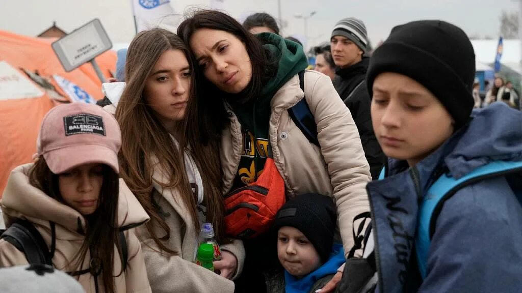Беженцы из украины. Фото беженцев с украины. Беженцы. Беженцы из украины. Украинские беженцы.