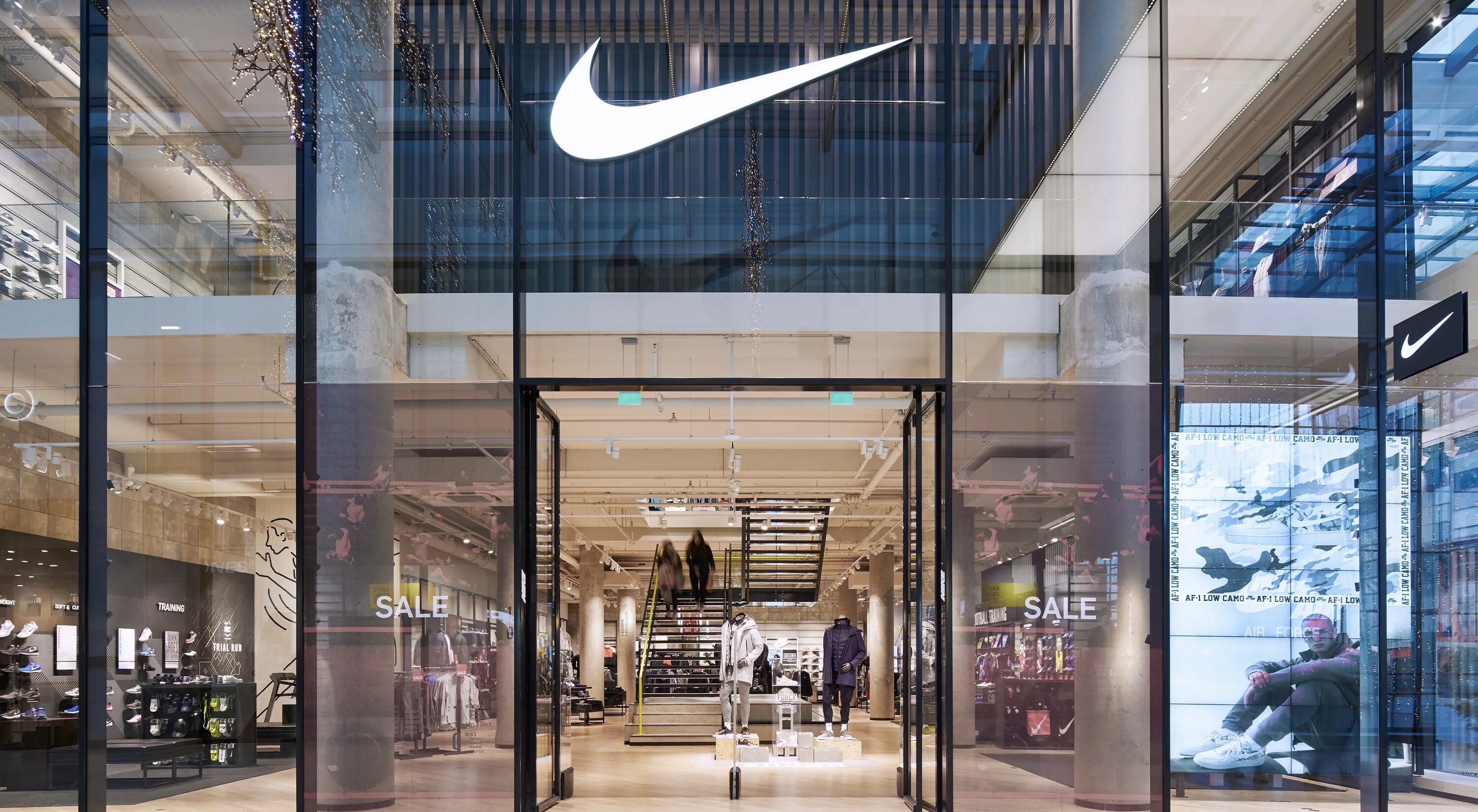 Найке рядом. Nike Retail Store. Nike Magazin Turkiya. ЦУМ Nike. Nike Store Olbia.