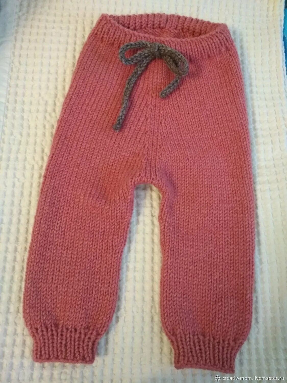 Детские штаны спицами. Вязаные штаны для девочки. Шерстяные штаны детские. Детские вязаные брюки. Детские вязаные штаны.