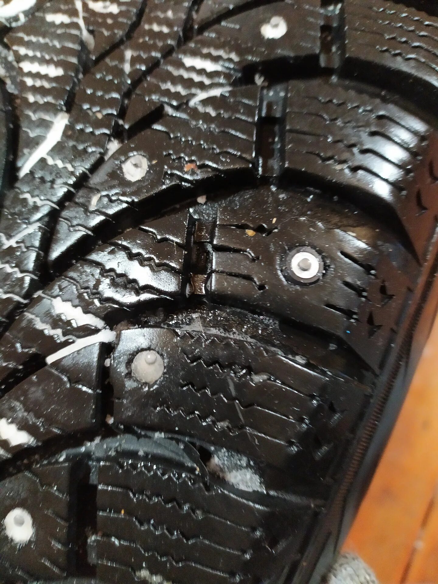 Ремонтные шипы Dunlop. Ошиповка шин ремонтными шипами. Шипы для самостоятельной ошиповки. Можно ли зимнюю резину с шипами