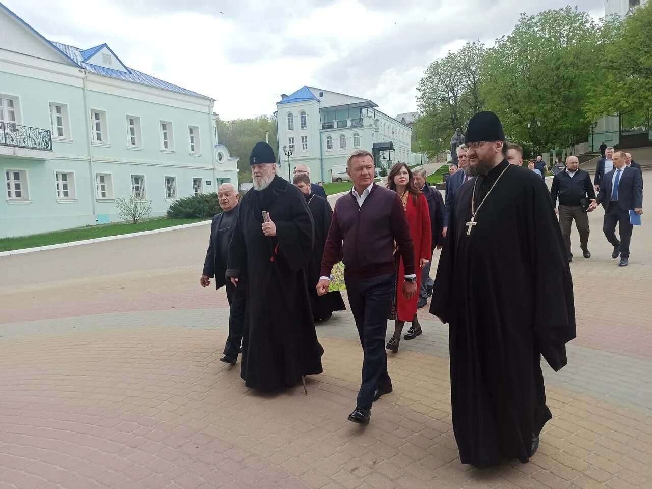 Поселок свобода курская область. Мемориальный комплекс рокоссовского свобода курск. Курская коренная икона крестный ход. Радио свобода курская область. Радио свобода курская область.
