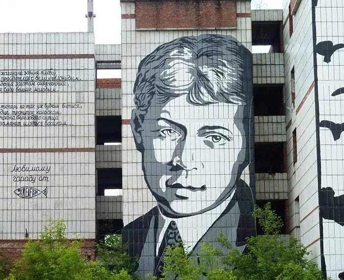 Граффити станиславский бауманская. Портрет на стене дома. Граффити. Красивые граффити. Vhils стрит арт.