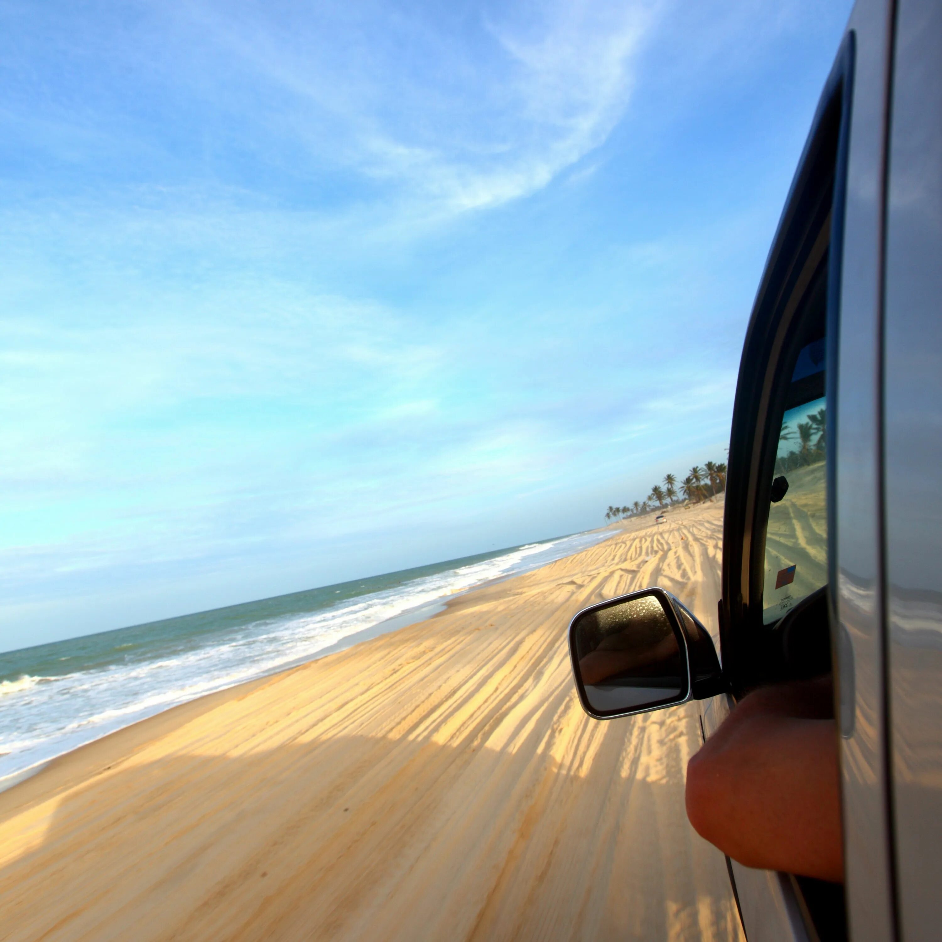 Машина у моря. Вид из машины на море. На машине к морю. Вид на море из автомобиля. Ехать ли на море в 2024