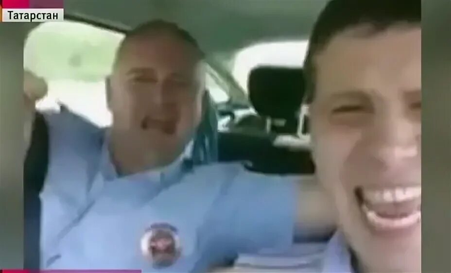 гаишник кукарекает. дпсник поет. поющие гаишники из татарстана. поющие гаишники. поющие гаишники.