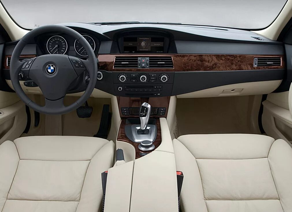 Е60 рестайлинг. Бмв 5 е60 салон. bmw 5 e60 салон. bmw m5 e60 салон. bmw e60 530i салон.