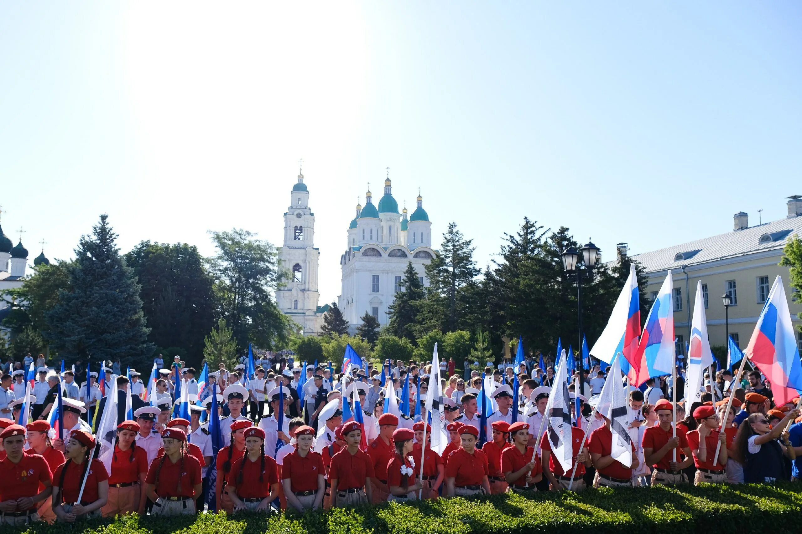 12 мая праздник в россии. С днём России 12 июня. День России празднование. 12 Июня день России празднование. 12 Июня Кремль.