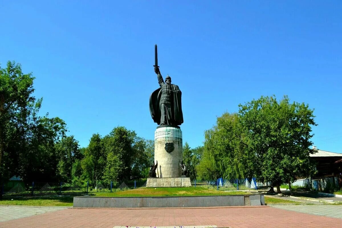 Памятник Милье Муромцу в Муроме. Памятник Илью Муромца в городе Муроме. Муром достопримечательности памятник Илье Муромцу. Муром набережная памятник Илье Муромцу.