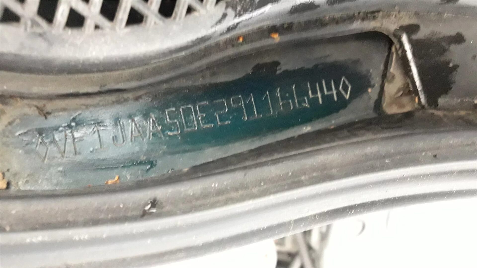 Вин на рено симбол 2002г. Номер кузова renault scenic 1. Vin номер рено симбол. Номер кузова логан 1. Табличка вин nissan almera g15.