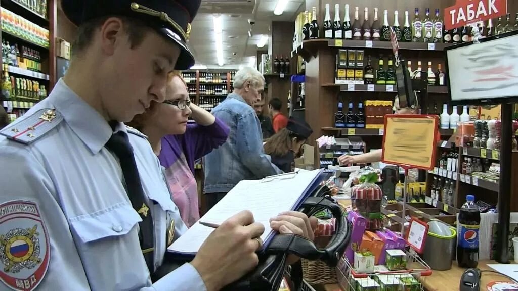 Арбат алкоголь. Изъятие алкогольной продукции. Штрафы за торговля алкоголем. Продала ребенку алкоголь. Алкоголь несовершеннолетним.