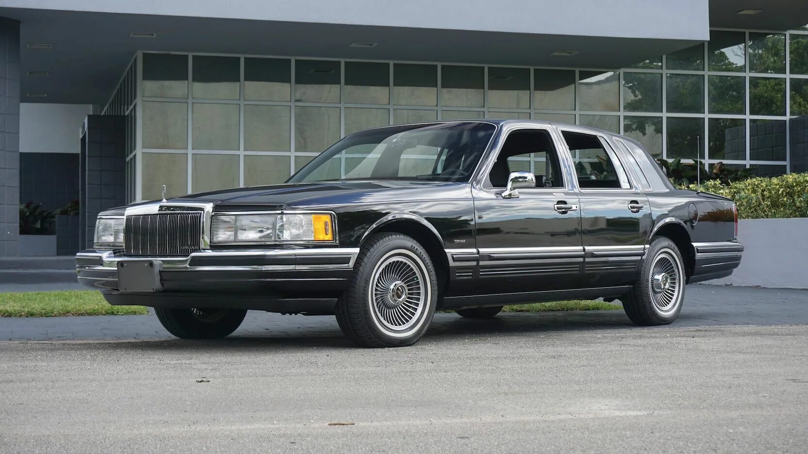 Таун кар 2. Lincoln Town car 1990. Lincoln Town car 1990-1997. Lincoln Town car 2 1990. Lincoln Town car 1998.