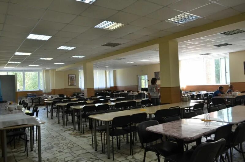 Общий стол в пансионе 8