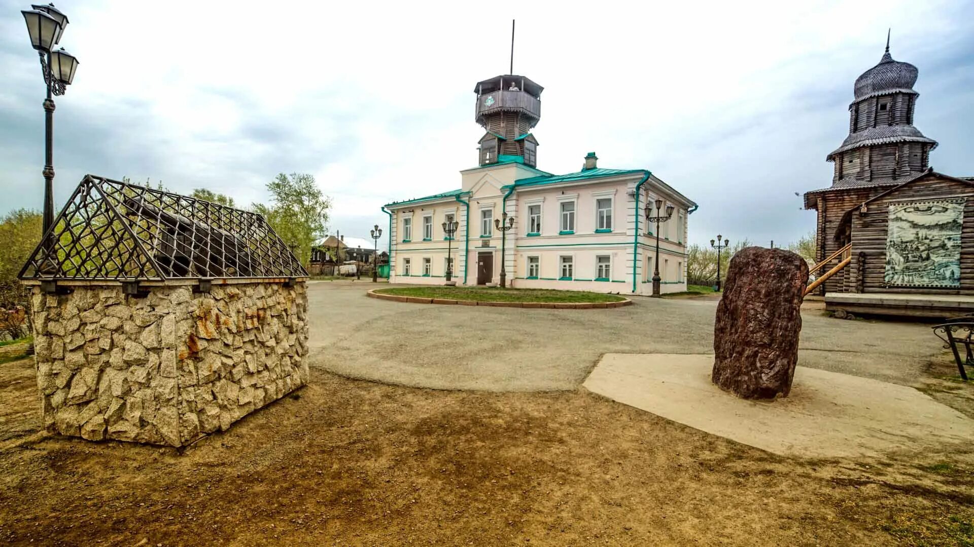 Томск дата основания. Воскресенская гора Томск. Музей истории Томска Томск Воскресенская гора. Томск памятники Воскресенская гора. Воскресенская гора Томск исторические.