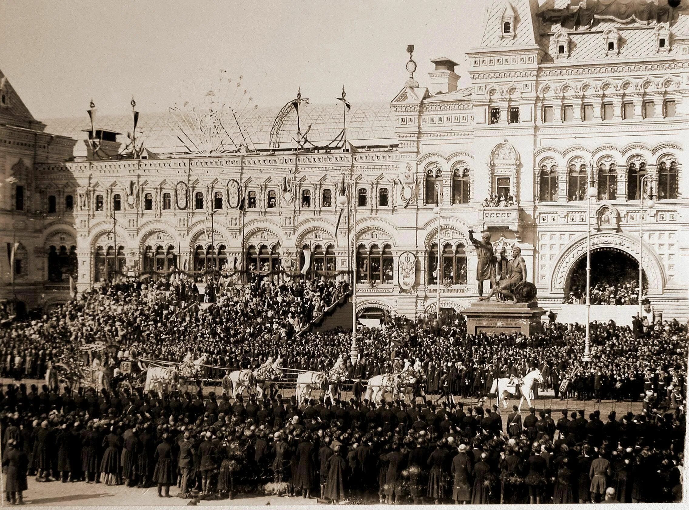 1896 Год коронация Николая II. Коронация Николая 2. Коронация Николая "2 в Москве в 1896. Коронация Николая 2 на красной площади. Бал юлии машковской 29 декабря 1896 года