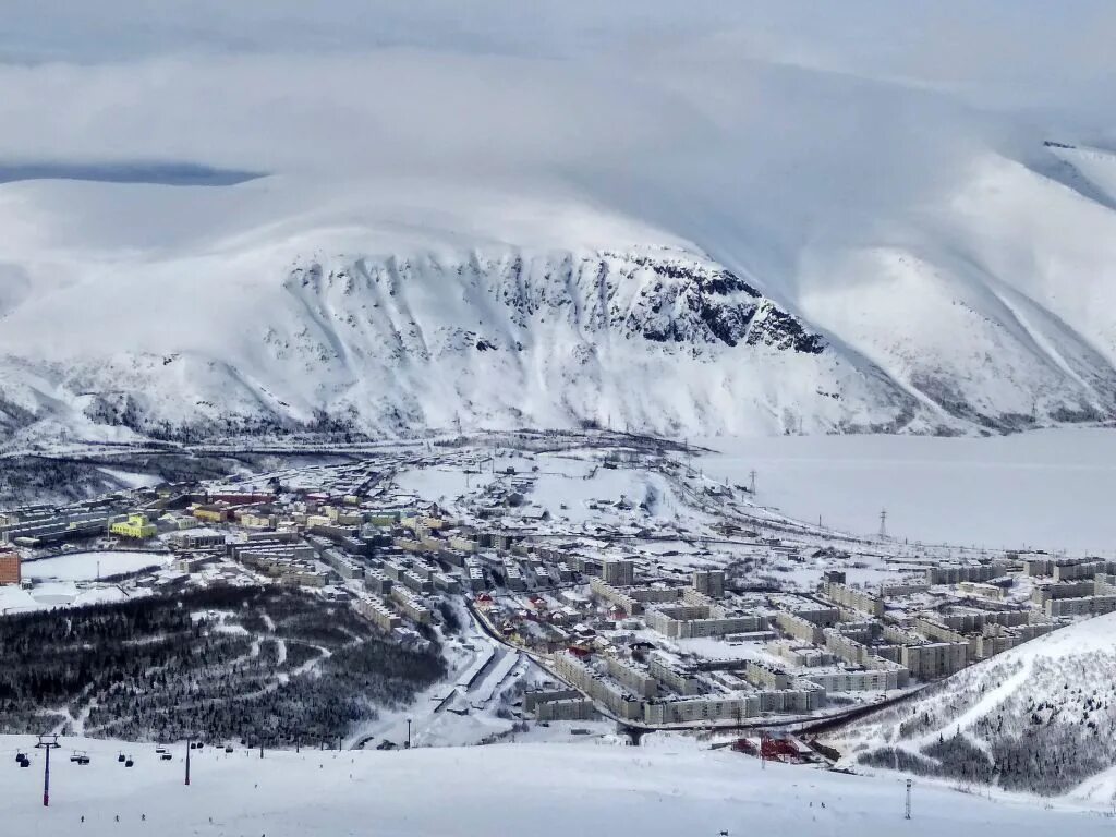 Айкуайвенчорр горнолыжный курорт. Кировск гора Айкуайвенчорр. Гора Айкуайвенчорр Мурманская область. Кировск Мурманская область гора Айкуайвенчорр. Киров гора Айкуайвенчорр.