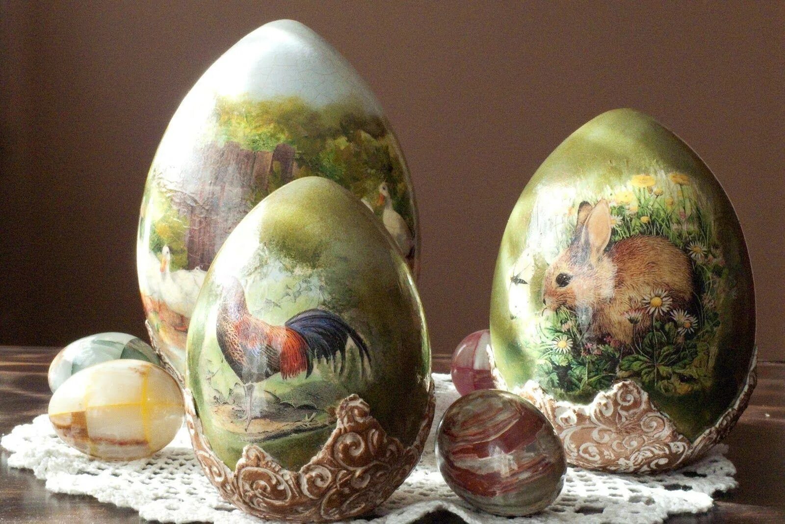 Декоративные яйца своими руками. Декор пасхальных яиц. Декор деревянных яиц. Декупаж яиц. Декор деревянных пасхальных яиц.