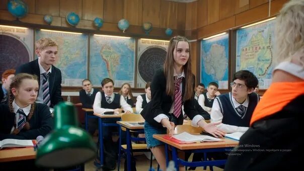 Переносы сериалов продолжились. СТС отменил "Классную Катю", а more tv - "Надвое
