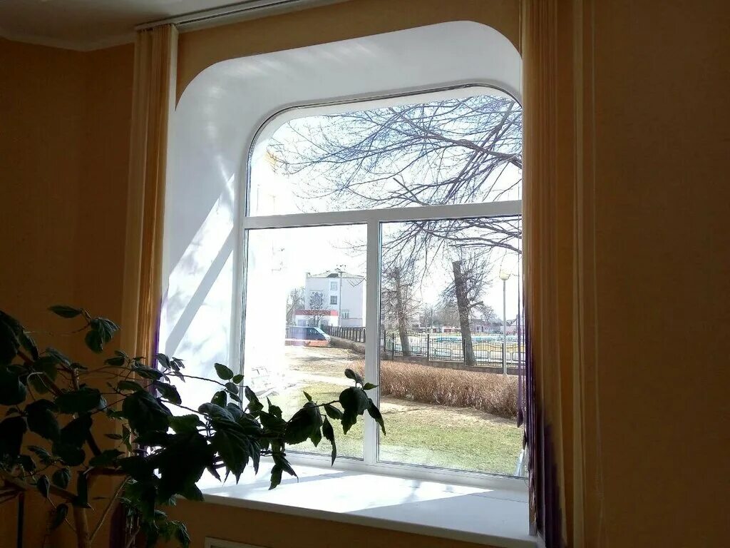 Купить окна в гомеле. Арочное глухое окно. Пластиковые окна эко. Галерея выполненных работ пластиковые окна Белоруссии. Эко окно окно фото.