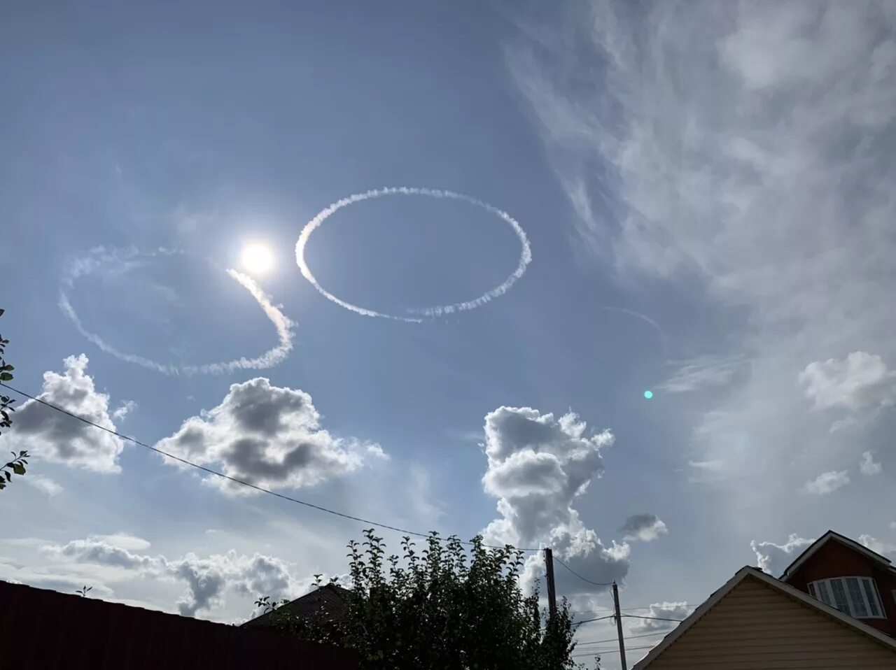 Облако в виде звезды. Фигуры из облаков. Ангел в небе. Облако в виде звезды. Пушистые облака.