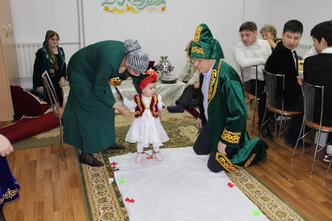 Тұсау кесу. Казахская традиция тұсау кесу. Тусау кесу традиция. Тұсау кесу. Тусау кесу традиция.