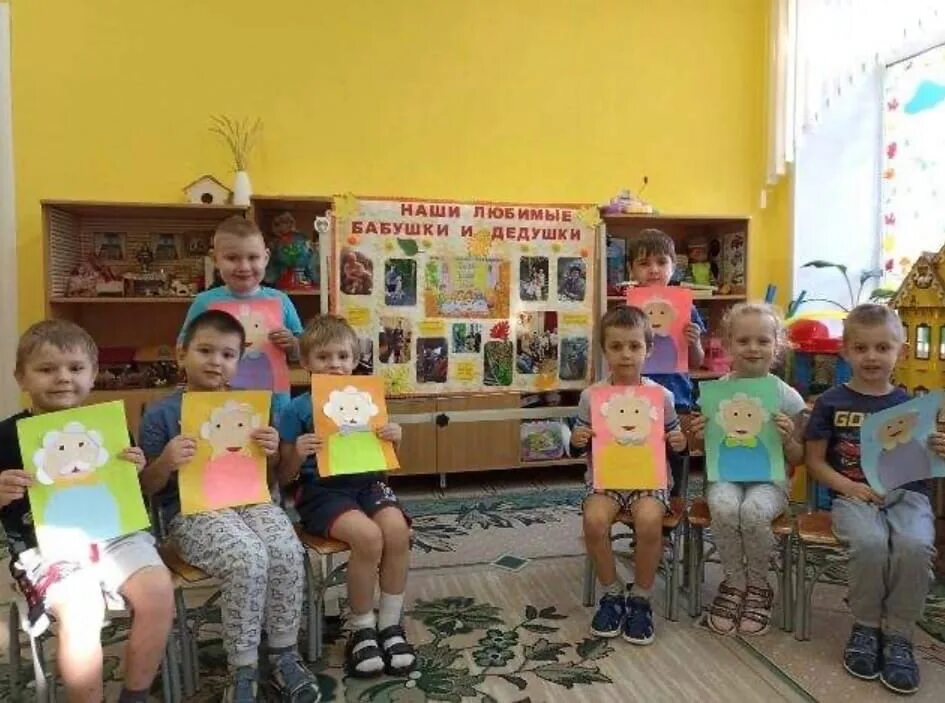 Мастер класс открытка для бабушки и дедушки. Фотовыставка в детском саду дедушка и бабушка. Открытка для бабушки своими руками. Сценка про бабушку в детском саду. Подарок на день бабушек и дедушек.