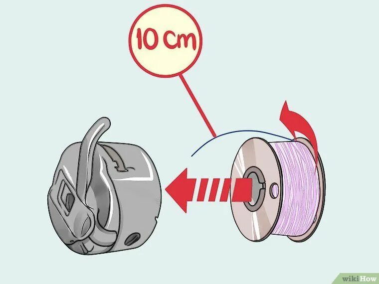 Как правильно вставить шпульку в машинку. Как вставить колпачок в швейную машинку. Шпулька для швейной машинки с нитками. Шпулька для швейной машины вставляется в. Заправка нити в Шпульный колпачок.
