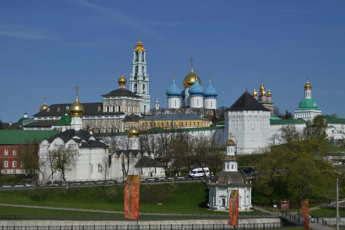 загорск сергиев посад лавра. сергиев посад загорск вокруг монастыря троице сергиевой лавры. загорск лавра. троице-сергиев монастырь в загорске. загорск троице-сергиева лавра.