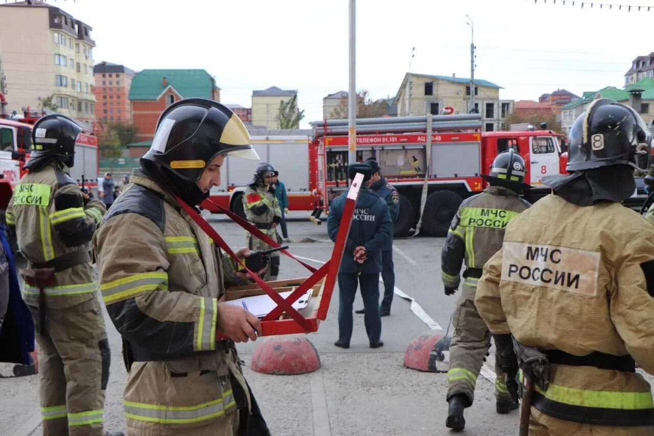 МЧС пожар. Эвакуация. Дагестан эвакуация. Проведение учений по пожарной безопасности