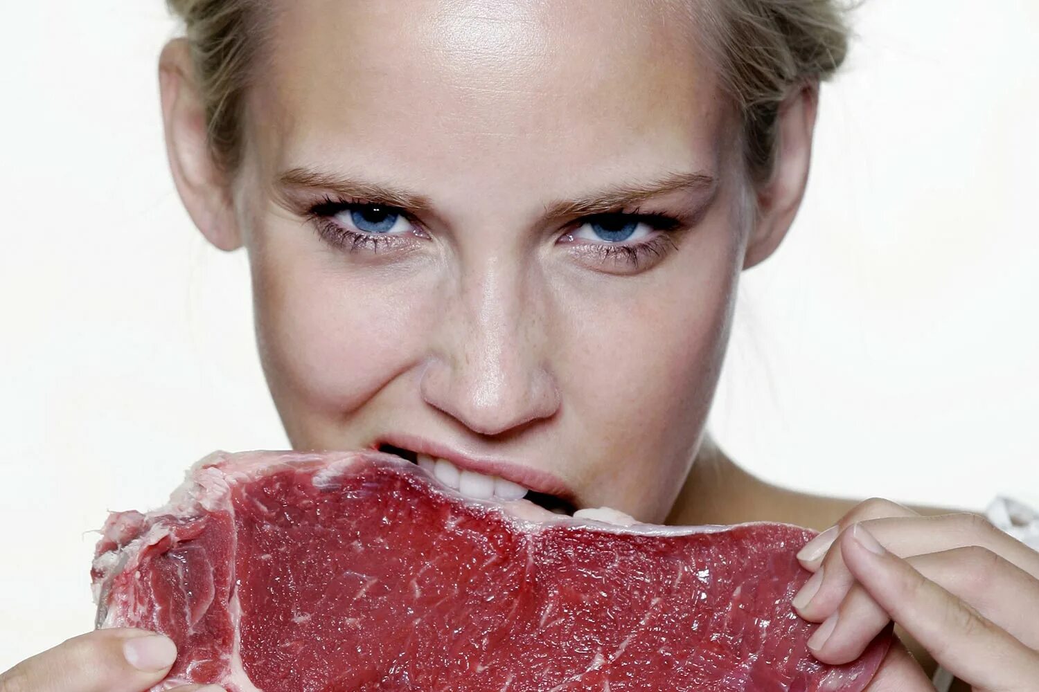 Девушки которые едят мясо. Meat girls