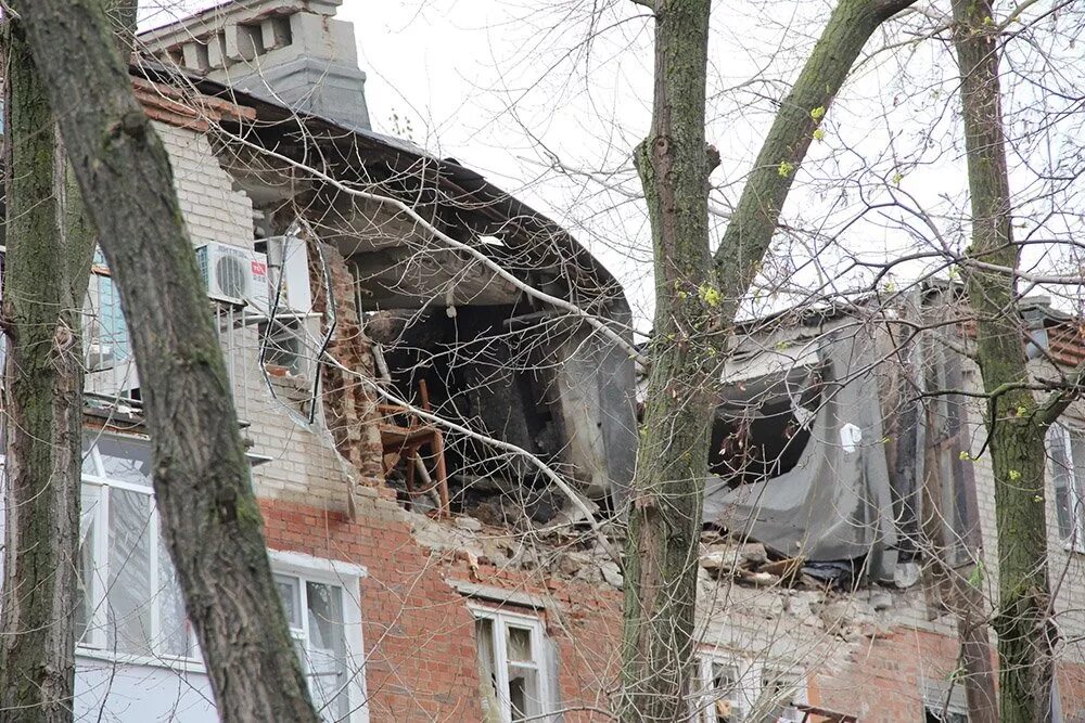 Что творится в таганроге. Разрушенный Таганрог. Взрыв в Таганроге. Таганрог бомбят. Таганрог многоэтажки.