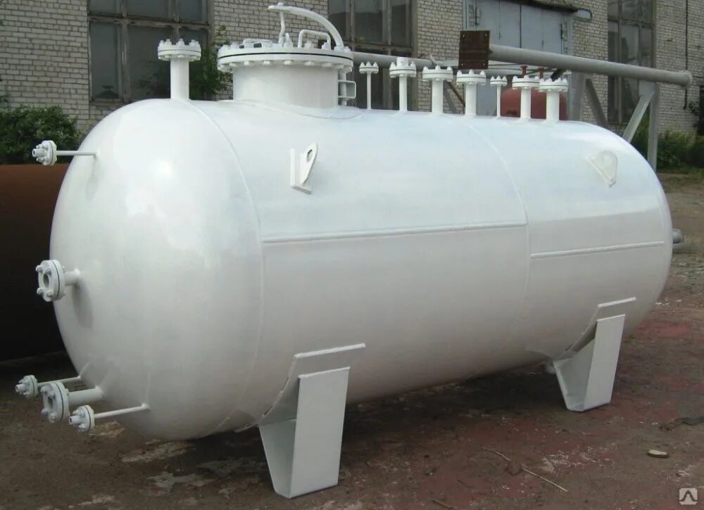 Защитный короб для резервуаров суг. Газгольдер спецгаз 12000 литров. Ёмкости цистерны для хранения суг. Ёмкость для суг 2000 л. Резервуар суг 10м3.