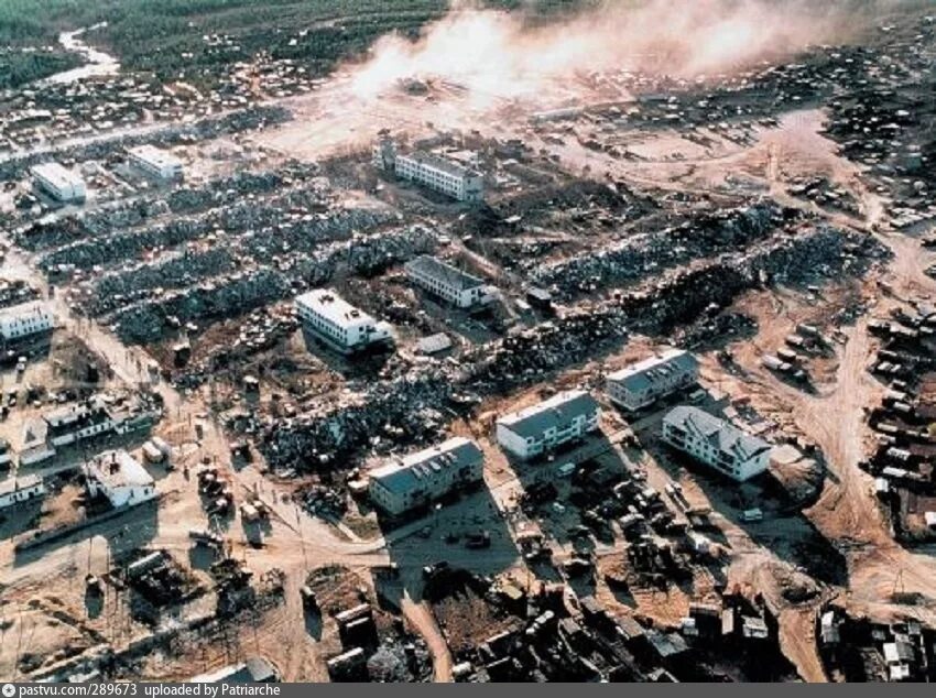 1995 год землетрясение. Землетрясение на Сахалине 1995 Нефтегорск. 28 Мая 1995 Нефтегорск землетрясение. Нефтегорск город призрак.