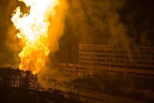 Взрыв газопровода в Москве 2009. Взрыв газа на Озерной 2009. Пожар газопровод улица Озерная. Взрыв газопровода на Юго западе Москвы.