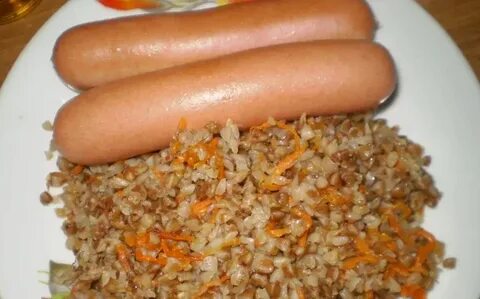 Гречка с сосисками луком и морковью