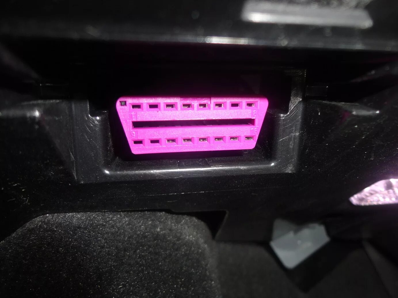 Обд работа. Разъем obd2 audi. ауди q7 обд разъем. разъем обд 2 на ауди q7. диагностический разъем ауди q5.