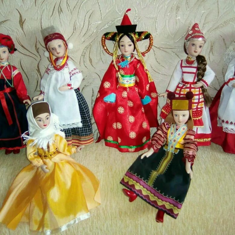 Куклы в национальной одежде. Кукла в народном костюме. Коллекция кукол в народных костюмах. Коллекционные куклы в национальных костюмах.