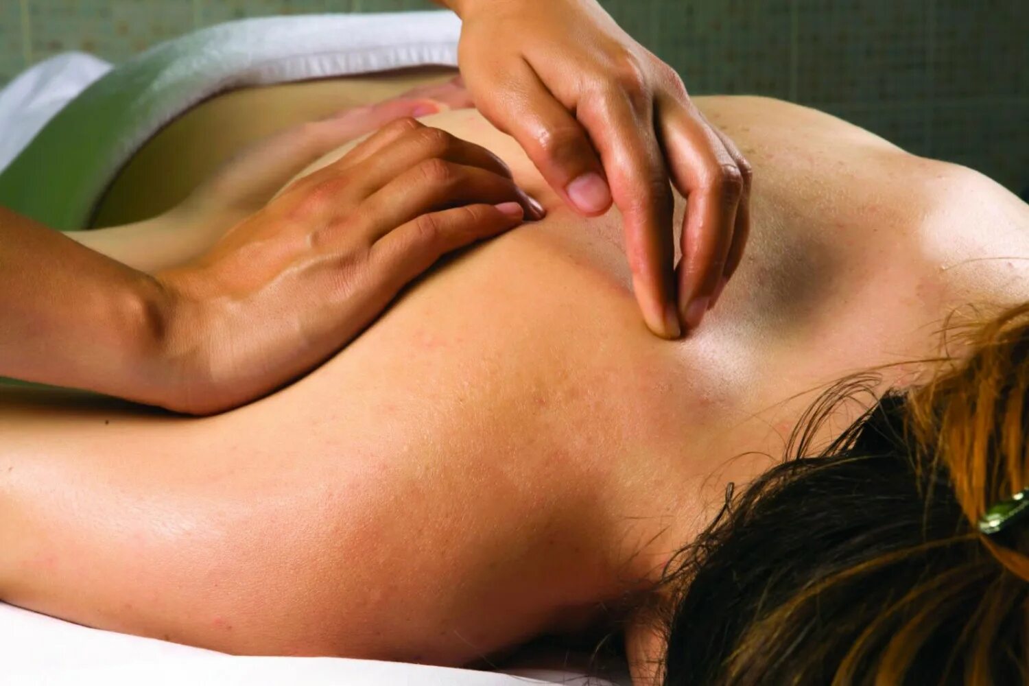 Массаж живота. Массаж спины техника. Массаж коррекция фигуры. Какой делается массаж. Массаж спины техника.