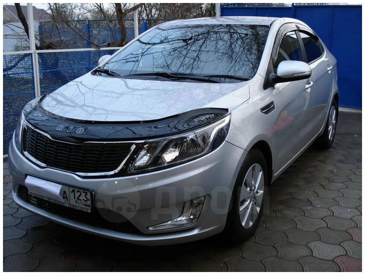 Дефлектор киа рио 3. Дефлектор капота Kia Rio 2011. Дефлектор капота кия Рио 2015. Дефлектор капота Kia Rio 4. Дефлектор капота Рио 3.