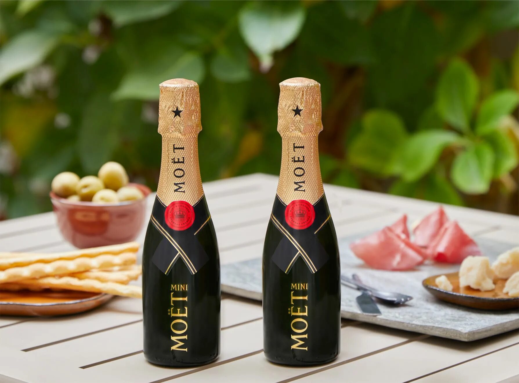 Шампанское купить магазин. Шампанское moët Chandon Brut Imperial. Моэт мини 0.2. Moet & Chandon Brut Imperial. Moët Chandon Mini.