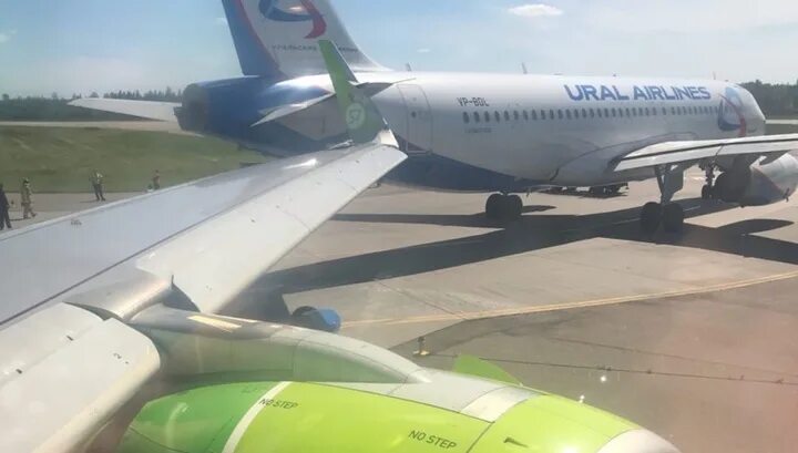 Самолет над увз. Уральские авиалинии екатеринбург. Белорусский самолет. Хозяин уральских авиалиний. Самолет над увз.