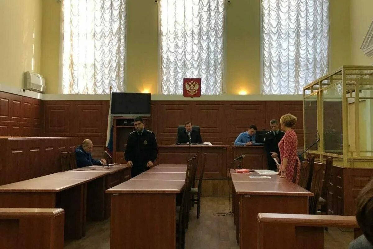 Суд это место где. Зал суда. Зал суда Россия. Зал суда Ленинского района. Зал суда Украина.