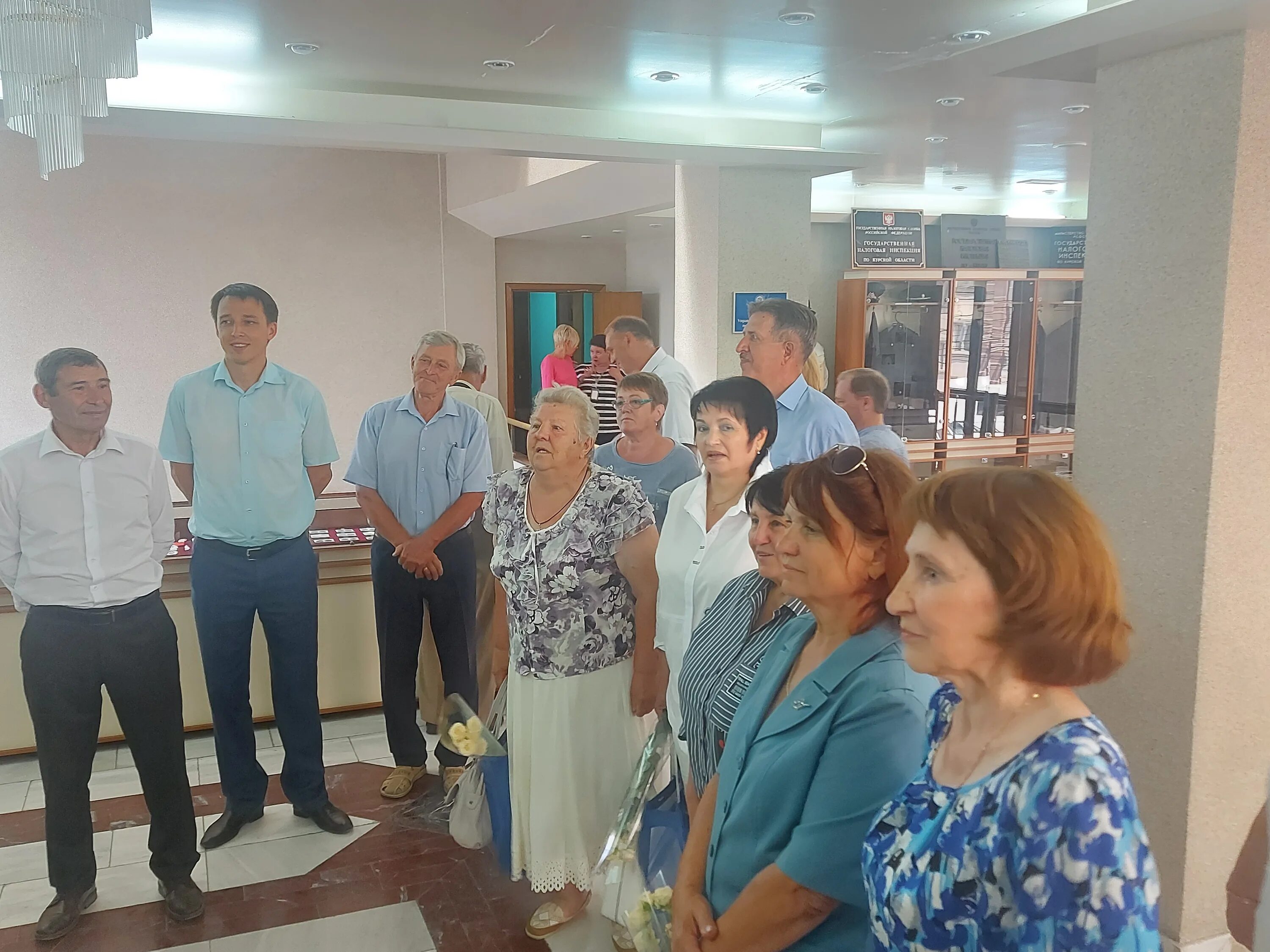 Налоговая брянск. С днем работника налоговых органов приморского края. Ветераны налоговой службы. Ветераны налоговой. Ветераны налоговой службы курганской области.