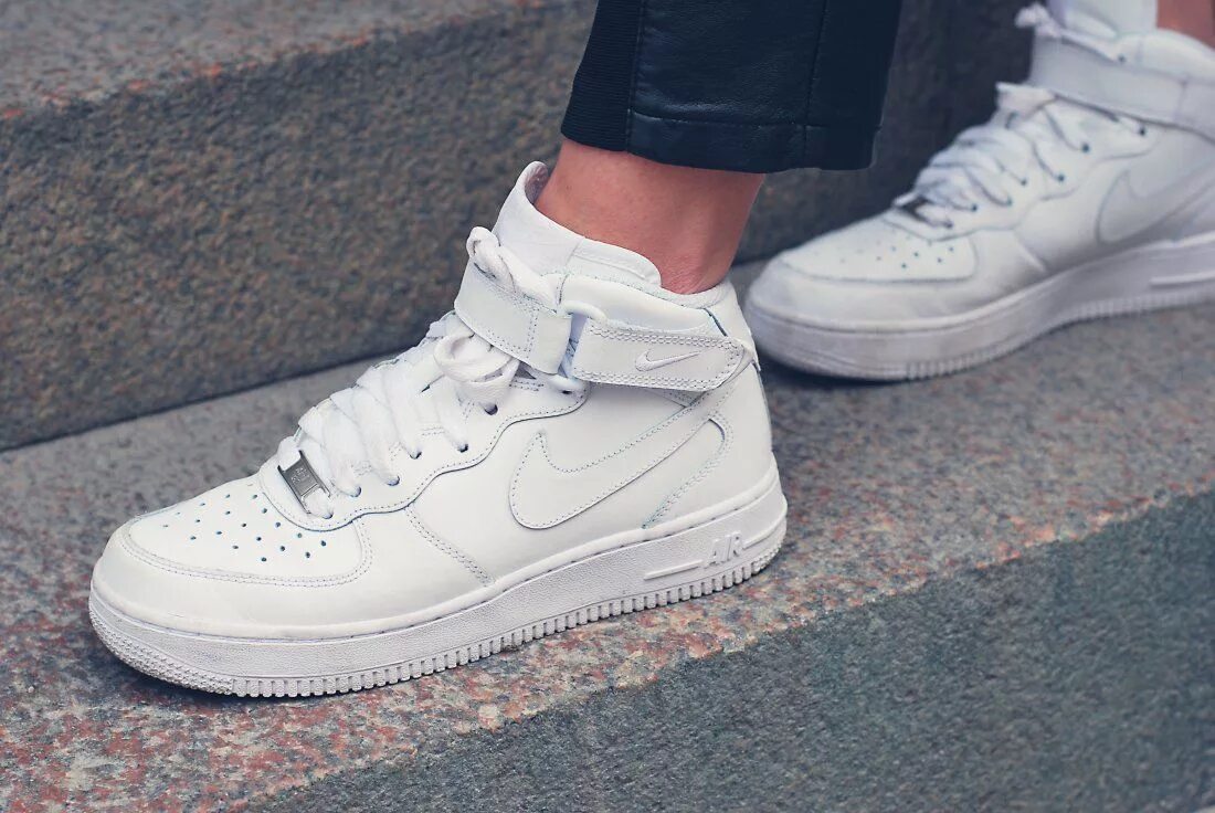 Найк форсы высокие. Найк АИР Форс. Кроссовки Nike Air force1 Mid. Кроссовки найк айр Форс женские. Nike Air Force 1.